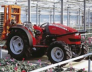 Трактор MF 2400