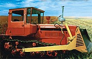 Трактор ДТ-75 с бульдозерным оборудованием