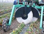 Техника для очистки гряды клубники от соломы,сухих листьев